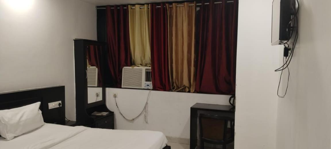 Hotel Surya Continental Lucknow Esterno foto
