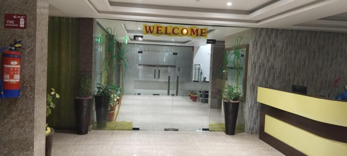 Hotel Surya Continental Lucknow Esterno foto