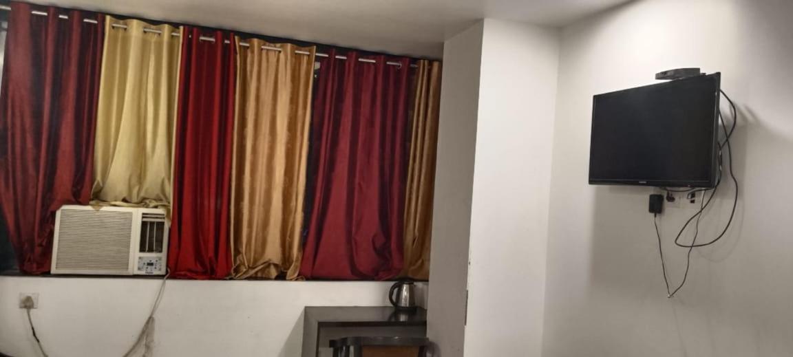 Hotel Surya Continental Lucknow Esterno foto