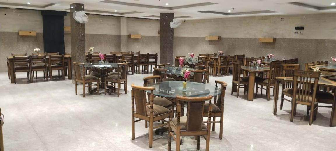Hotel Surya Continental Lucknow Esterno foto